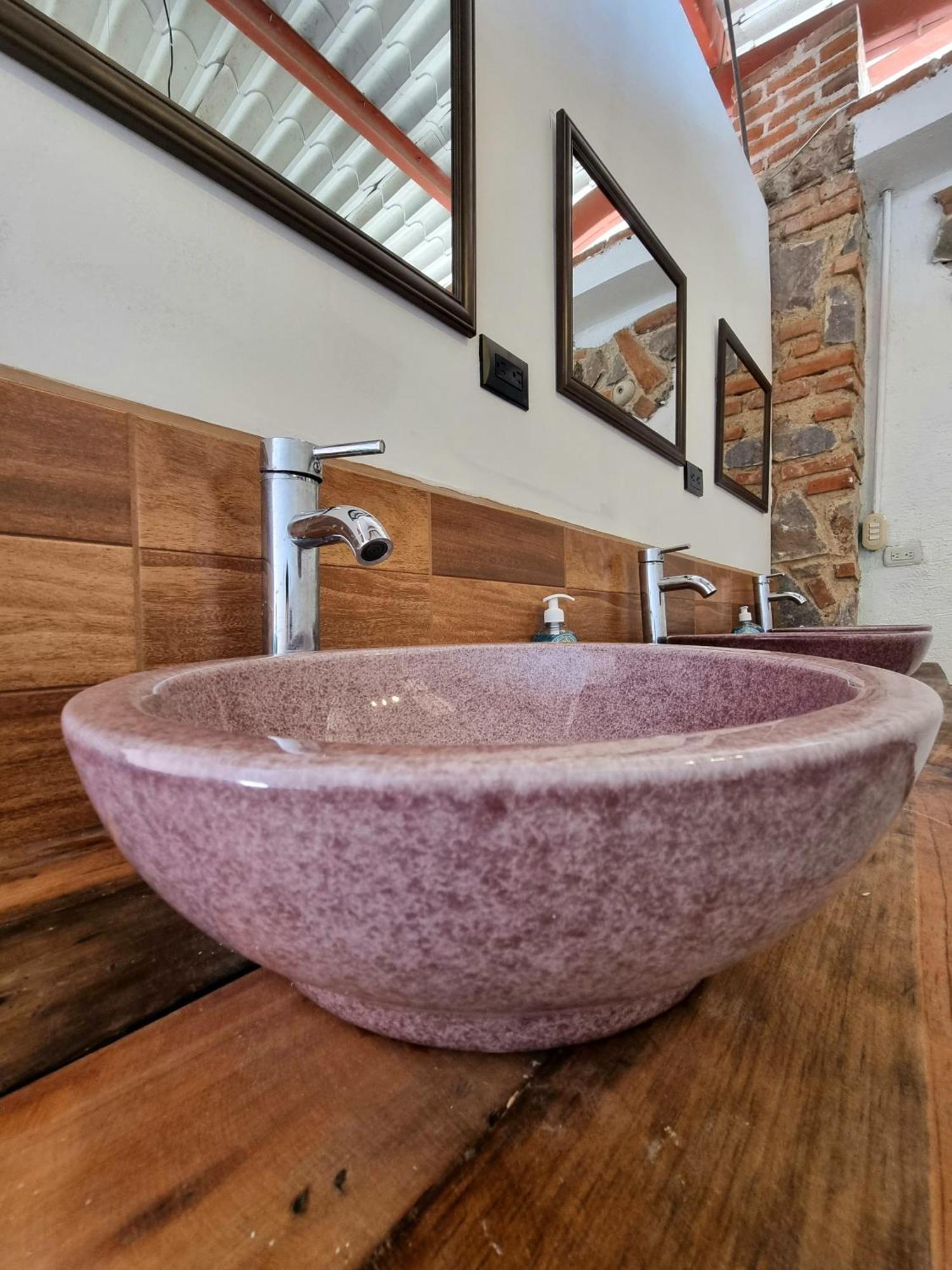 Central Hostel San Sebastian Antigua Ngoại thất bức ảnh